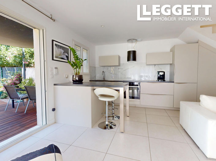 Image No.10-3 Bed House for sale