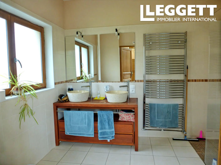 Image No.10-5 Bed House for sale