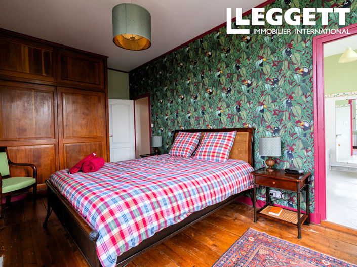 Image No.7-7 Bed House for sale