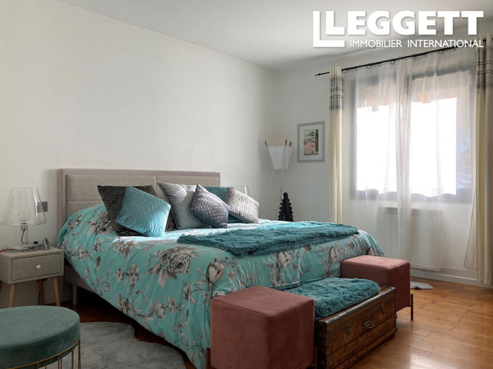 Image No.7-5 Bed House for sale