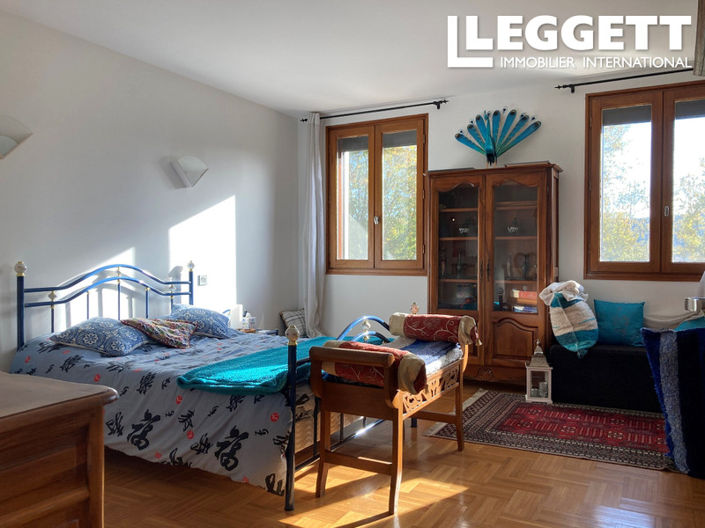 Image No.9-5 Bed House for sale