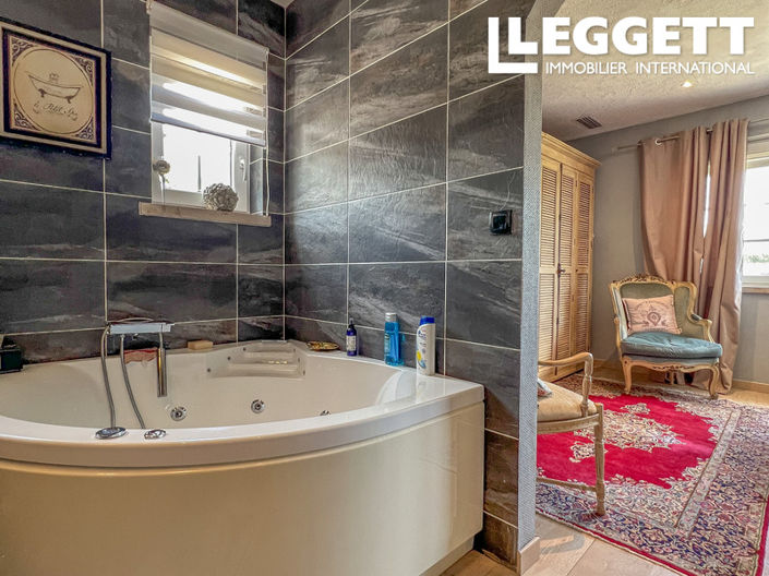 Image No.10-6 Bed House for sale