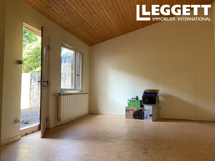 Image No.8-5 Bed House for sale