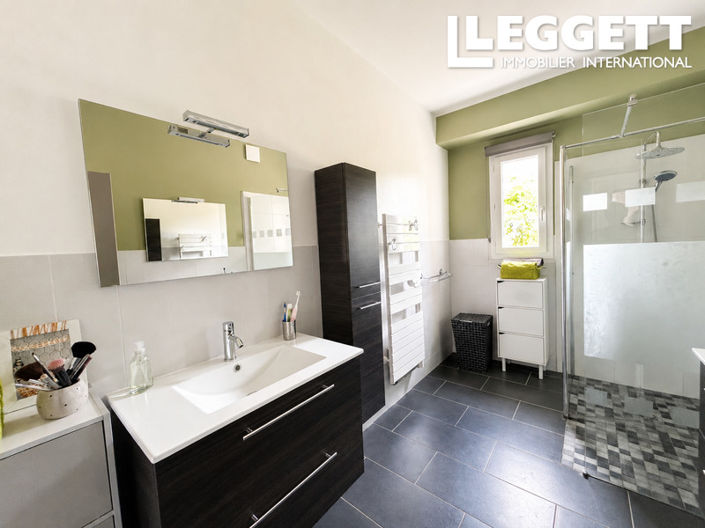Image No.8-5 Bed House for sale