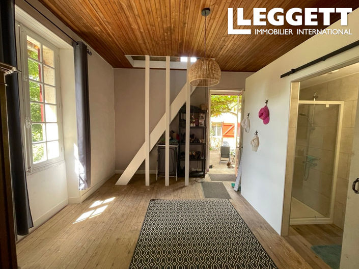 Image No.10-3 Bed House for sale