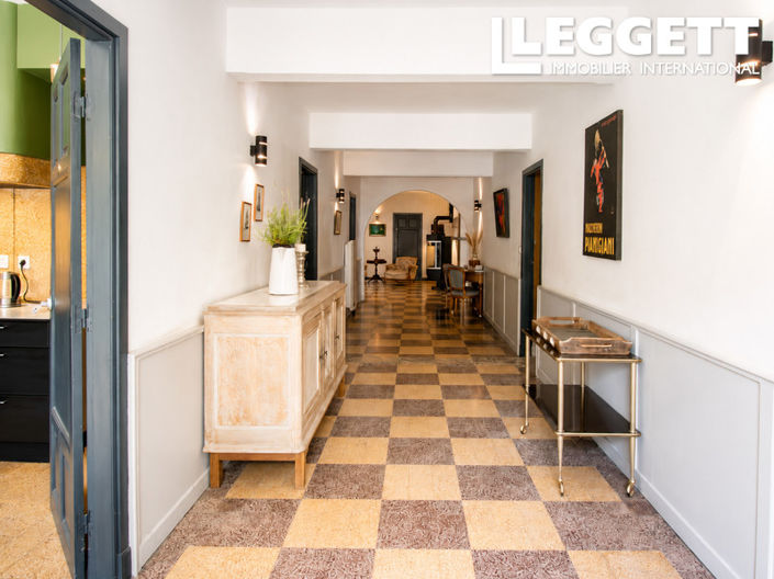 Image No.8-7 Bed House for sale