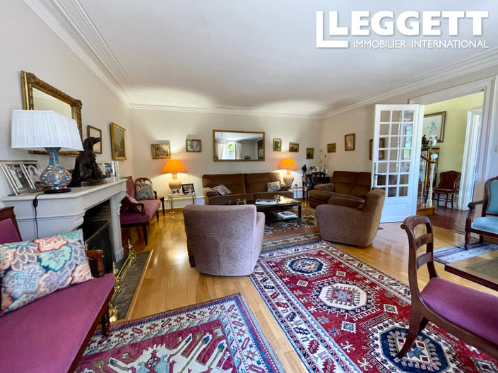 Image No.8-5 Bed House for sale