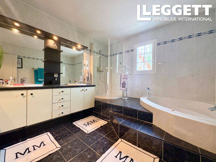 Image No.8-4 Bed House for sale