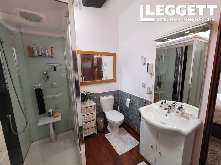 Image No.8-3 Bed House for sale