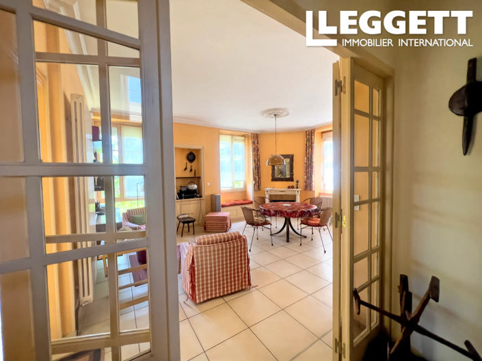 Image No.6-5 Bed House for sale