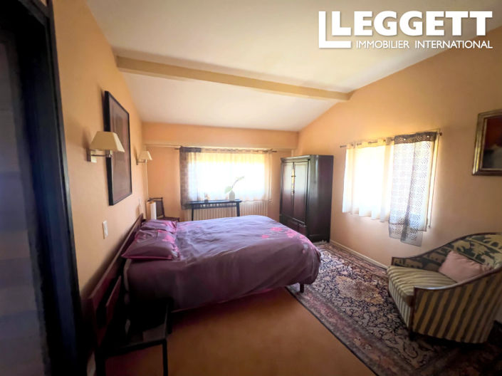 Image No.8-5 Bed House for sale