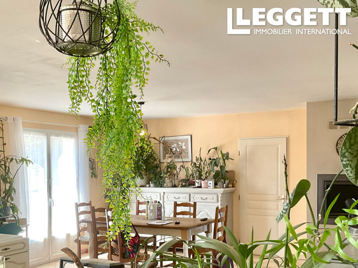 Image No.8-3 Bed House for sale