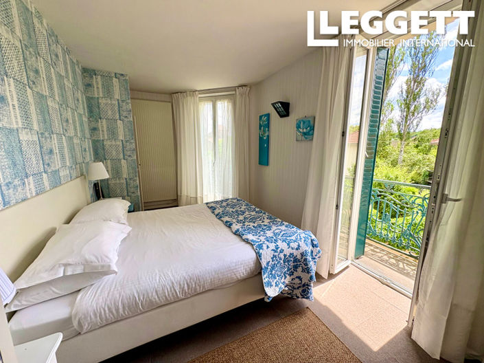 Image No.8-9 Bed House for sale