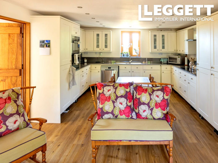 Image No.2-4 Bed House for sale