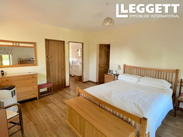 Image No.6-4 Bed House for sale