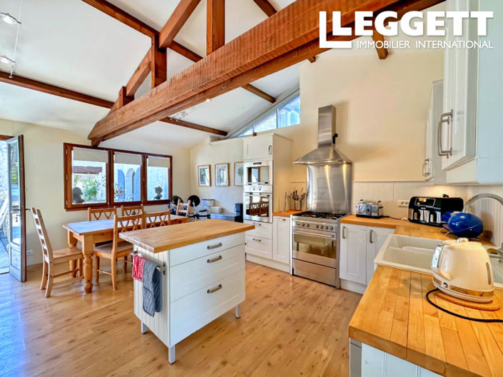 Image No.7-7 Bed House for sale