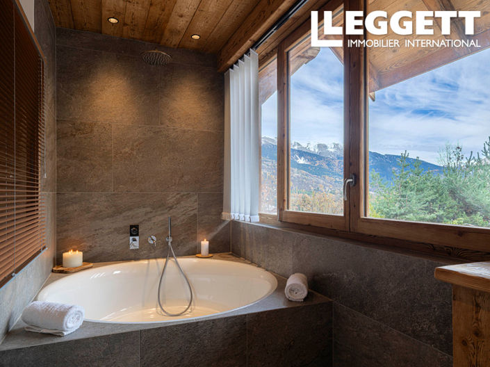 Image No.4-9 Bed House for sale