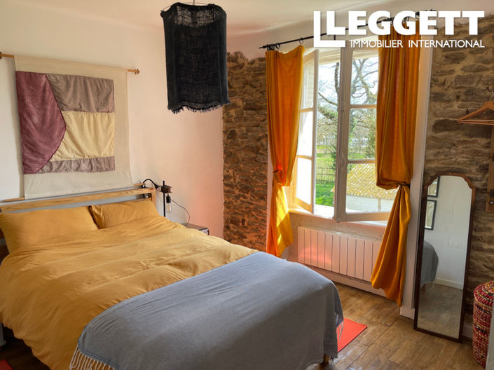 Image No.6-5 Bed House for sale