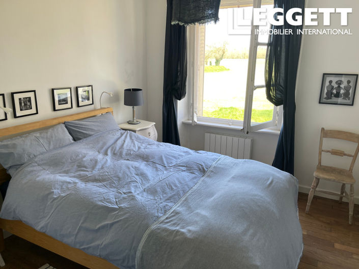 Image No.8-5 Bed House for sale