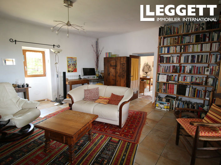 Image No.10-6 Bed House for sale