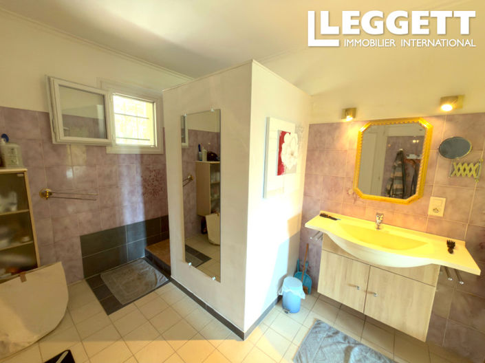 Image No.8-3 Bed House for sale