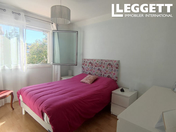 Image No.8-5 Bed House for sale