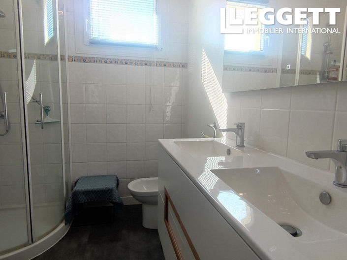 Image No.9-5 Bed House for sale
