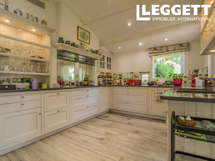 Image No.5-6 Bed House for sale
