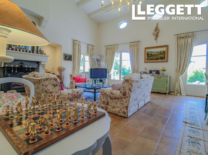 Image No.6-6 Bed House for sale
