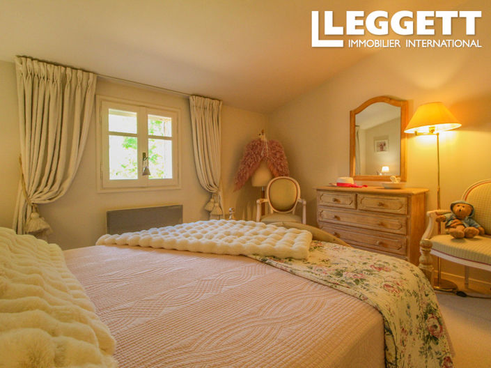 Image No.8-6 Bed House for sale
