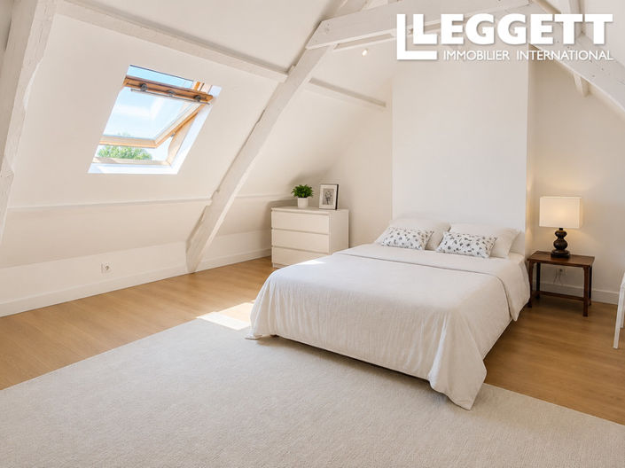 Image No.8-6 Bed House for sale