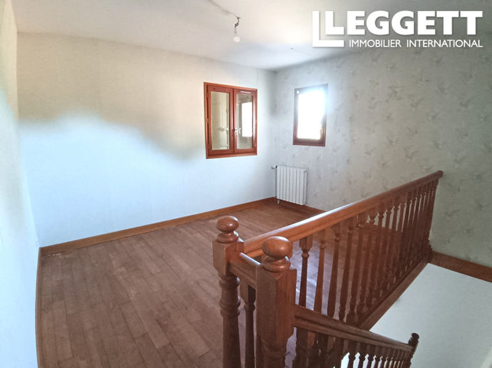 Image No.10-3 Bed House for sale