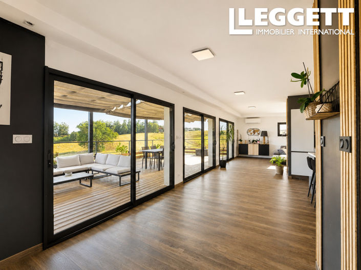 Image No.6-6 Bed House for sale