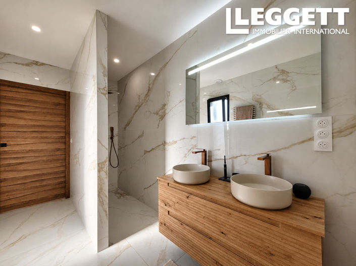 Image No.8-3 Bed House for sale