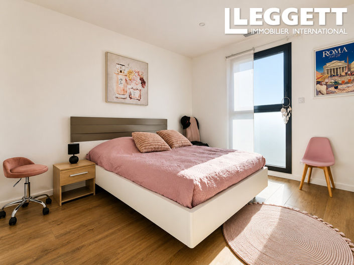 Image No.9-3 Bed House for sale
