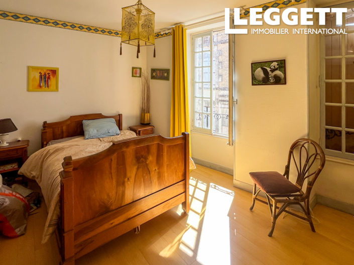 Image No.8-6 Bed House for sale
