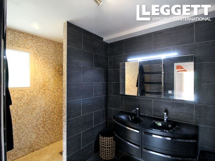 Image No.7-3 Bed House for sale