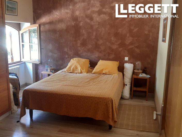 Image No.6-5 Bed House for sale