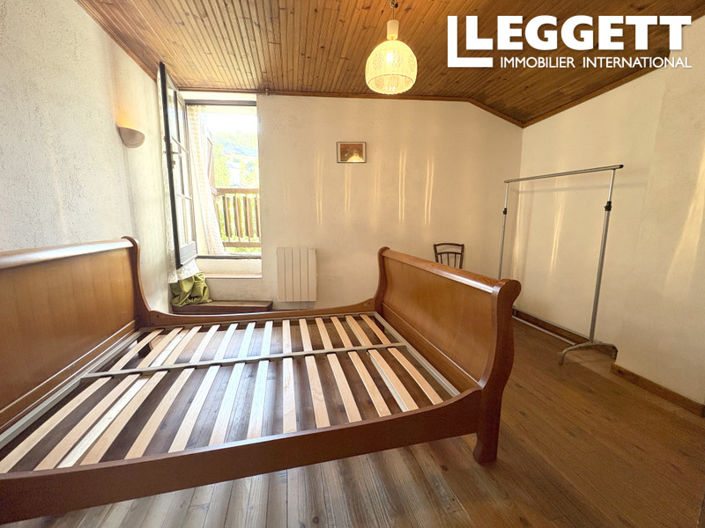 Image No.8-2 Bed House for sale