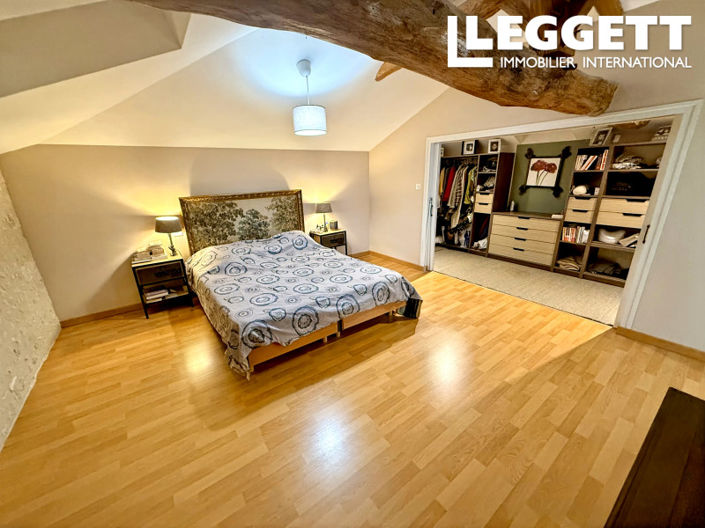 Image No.6-4 Bed House for sale