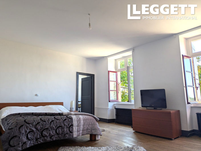 Image No.8-14 Bed Chateaux for sale