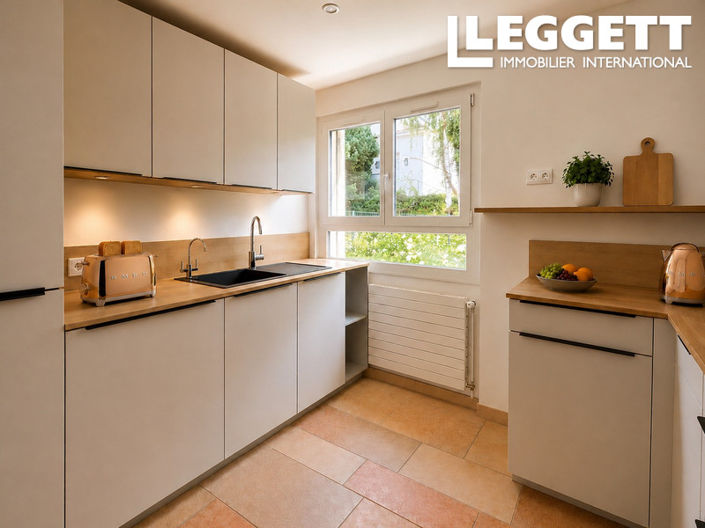 Image No.6-5 Bed House for sale