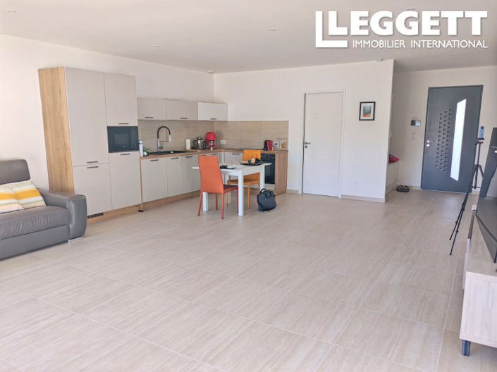Image No.8-3 Bed House for sale