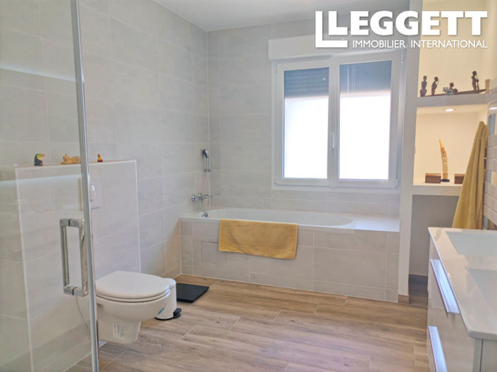 Image No.9-3 Bed House for sale