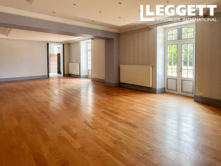 Image No.5-8 Bed House for sale