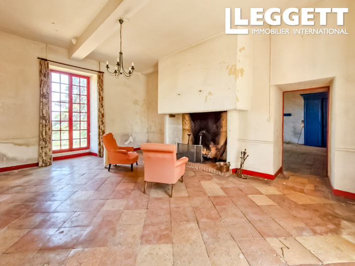 Image No.6-8 Bed Chateaux for sale