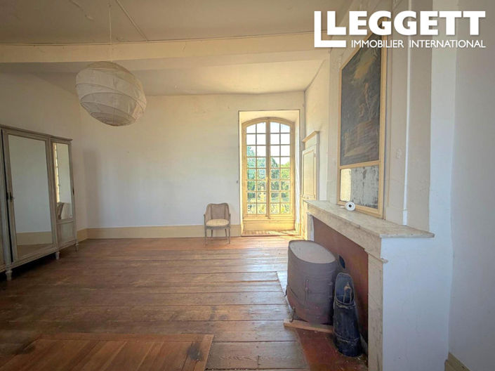 Image No.8-8 Bed Chateaux for sale