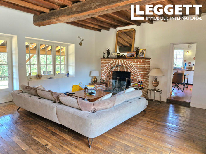 Image No.9-8 Bed Chateaux for sale