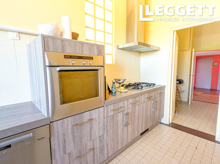 Image No.6-6 Bed House for sale