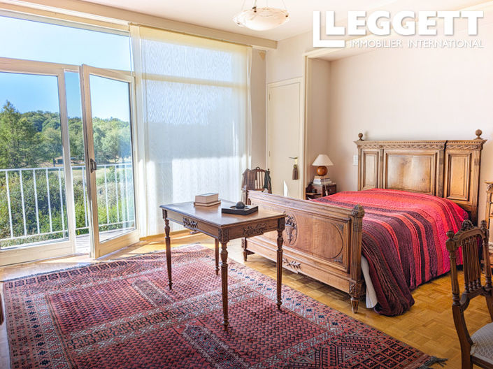 Image No.7-6 Bed House for sale